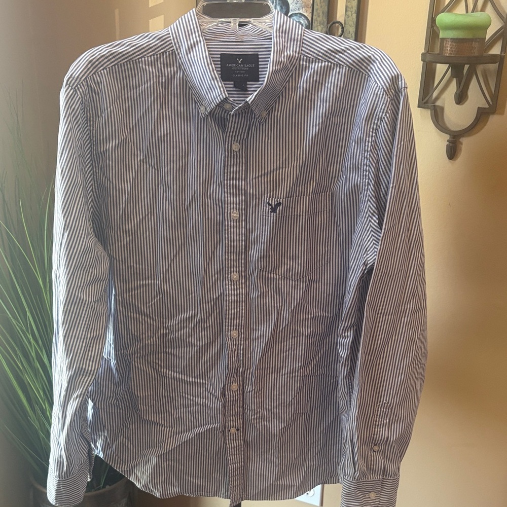 American Eagle Outfitters Men's Blue and White Striped Button-Down Shirt